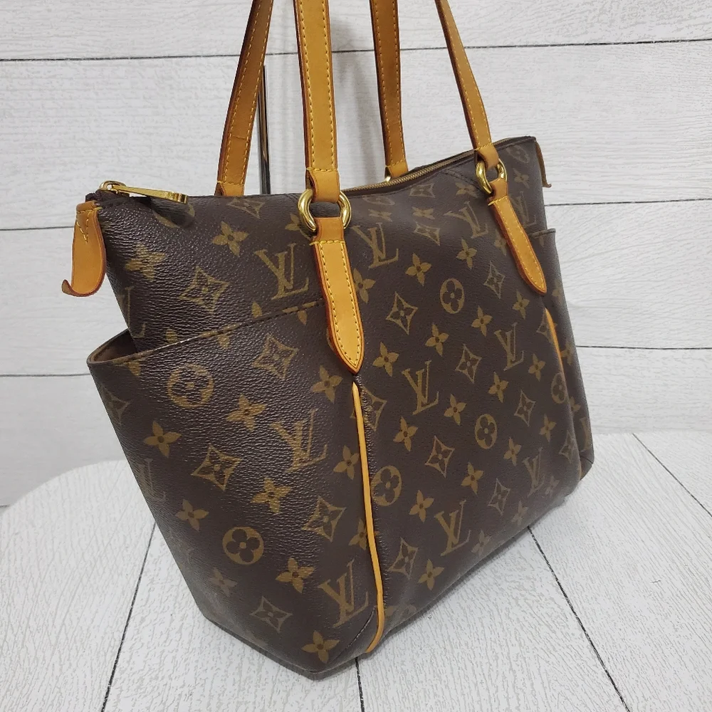 Louis Vuitton Monogram Totally PM - Picture 3 of 16